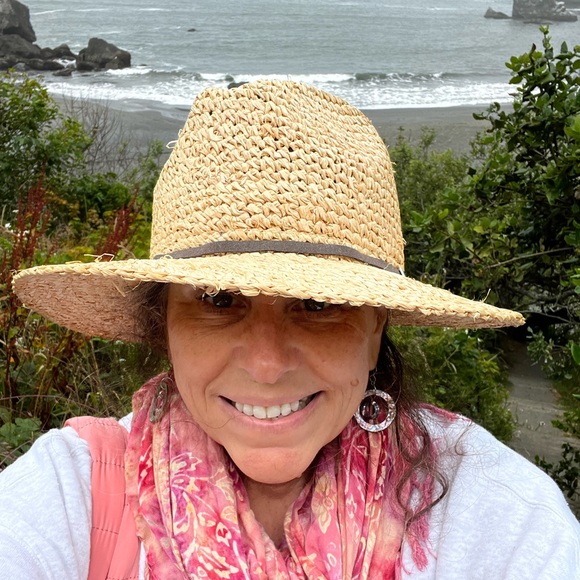 Meet your Posher, Angela - Picture 2 of 2